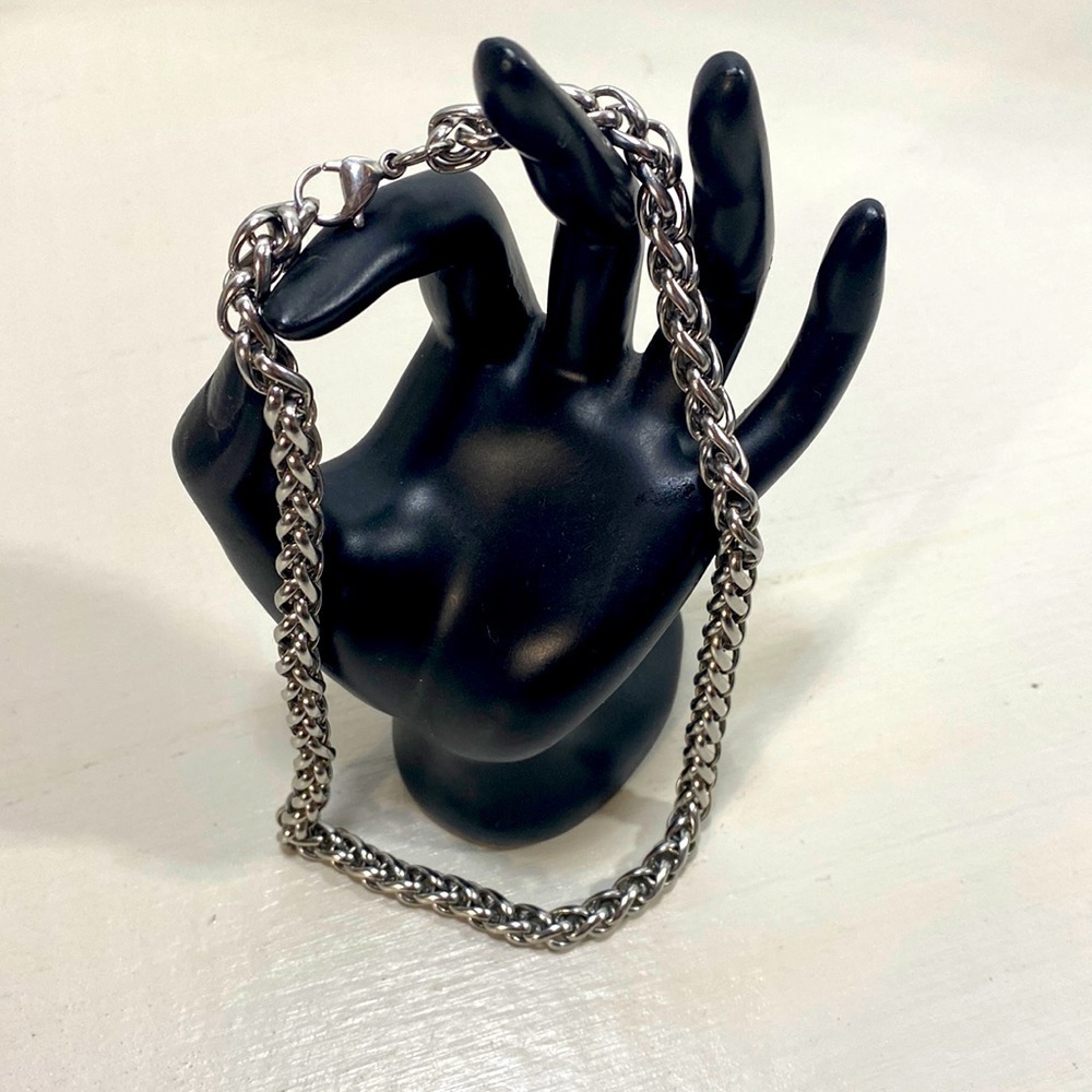 Silver coloured chain necklace​​​​​​​​​​​​​​​​​